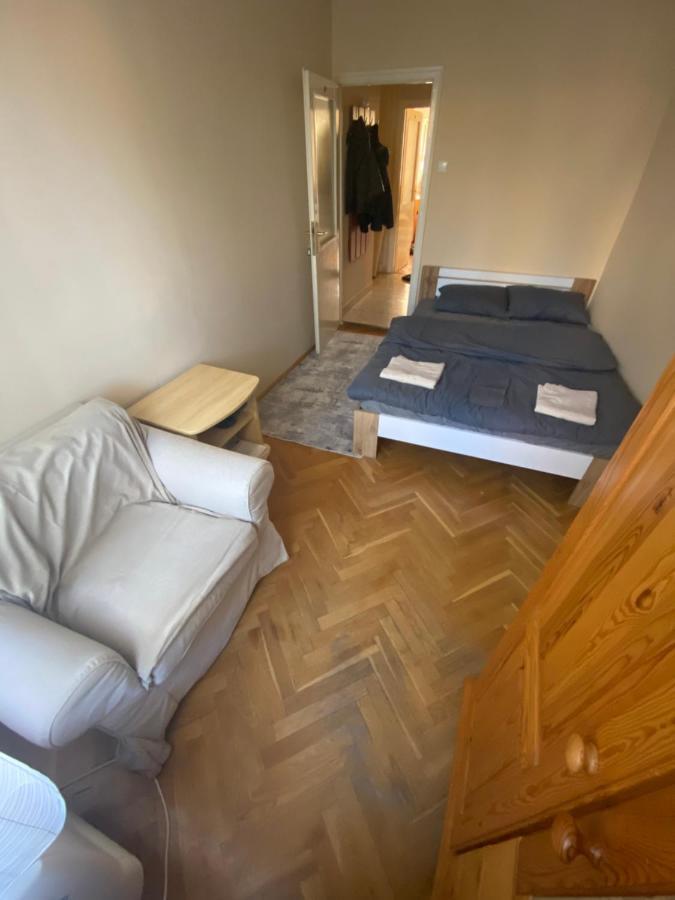 Oeguenc'S Apartment Сегед Екстериор снимка